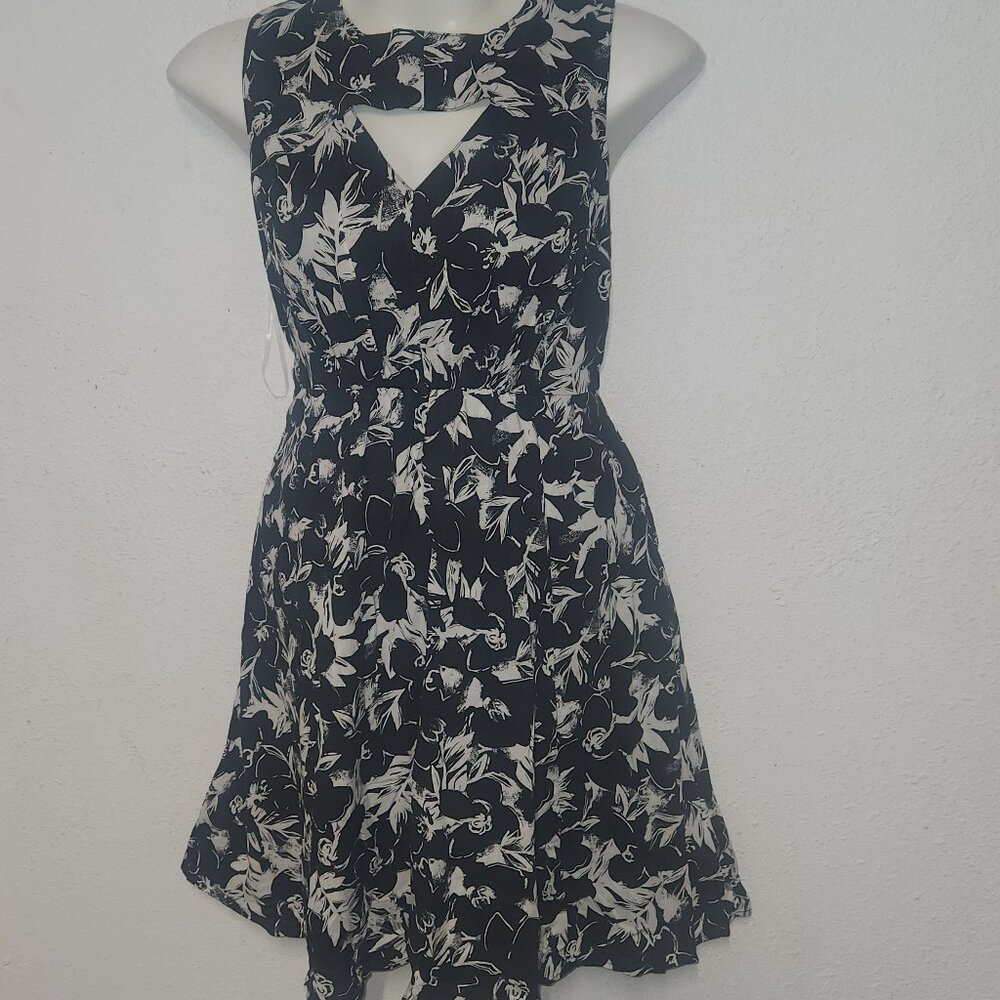 Lane Bryant ***Cotton dress, sleeveless. Black/White w/ floral design. size 16